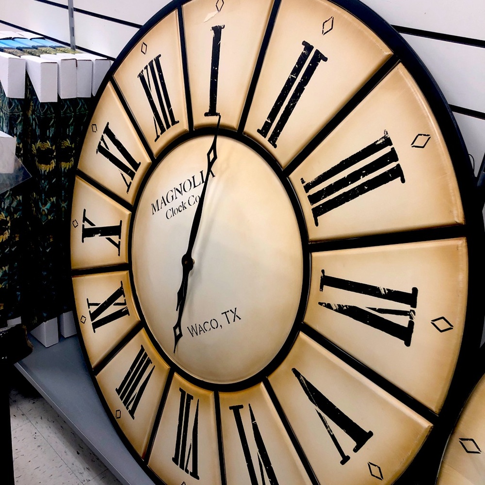 Magnolia clock